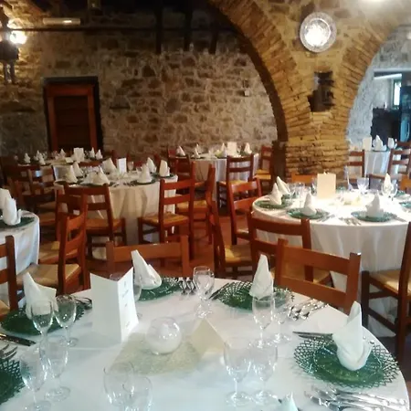 Sleeps 4 With Pool Appartamento