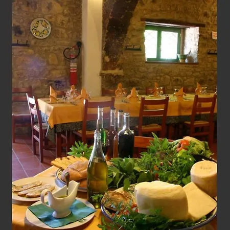 Sleeps 4 With Pool Appartamento